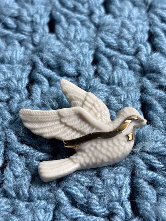 Lenox Jewelry - Vintage Lenox Porcelain Flying Dove Brooch Pin 1 5/8 inches